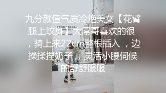 翘臀少女的牛仔裤被撕裂再被幻龙大鸡巴插烂