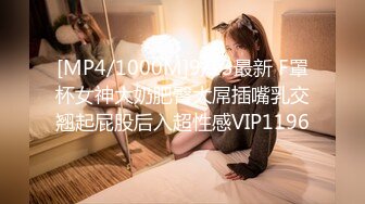 [MP4/ 999M] 气质很好的轻熟女大战小鲜肉，无套啪啪操逼姿势很多深喉到爆小哥哥闭眼享受其中