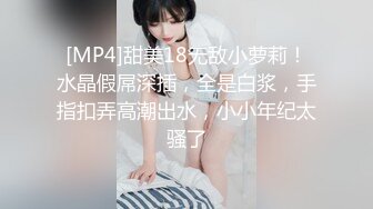 全裸淫液滑溜溜美妙酮体 兴奋爱抚挑逗食欲拉满 色色乳粒凸激 肉棒一不小心就会滑进小穴 美滋滋