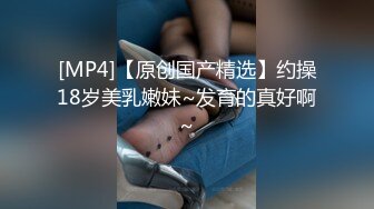 黑丝女仆骚婊妹这次被干爽了，全程露脸开档黑丝激情3P，骚逼被干着还要口交大鸡巴，多体位爆草抽插浪叫不止