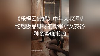 长发烈焰红唇新人美女，情趣装小短裙，掏出奶子揉捏晃动，翘起美臀掰穴