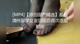 《极品CP魔手外购》大胆坑神潜入某公司女厕独占坑位隔板缝中现场实拍多位漂亮小姐姐方便 角度刁钻逼脸同框无水原版 (1)